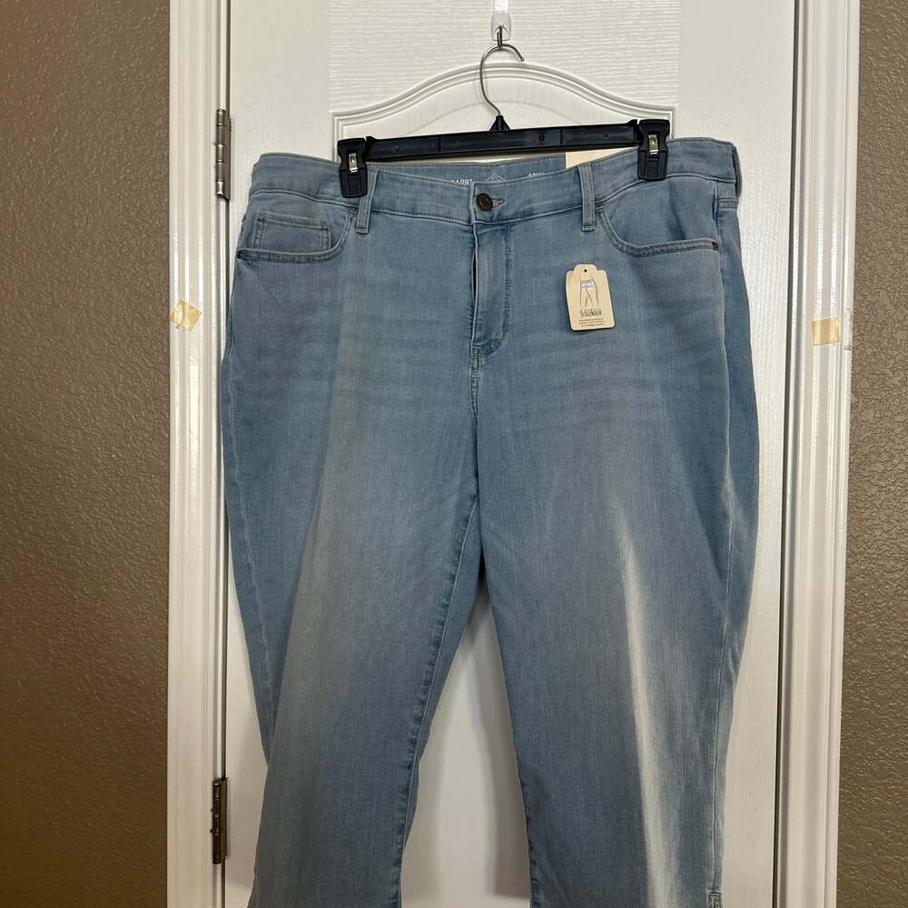 St John’s Bay 18W Capri Plus Size Women's Jeans in Light Wash
